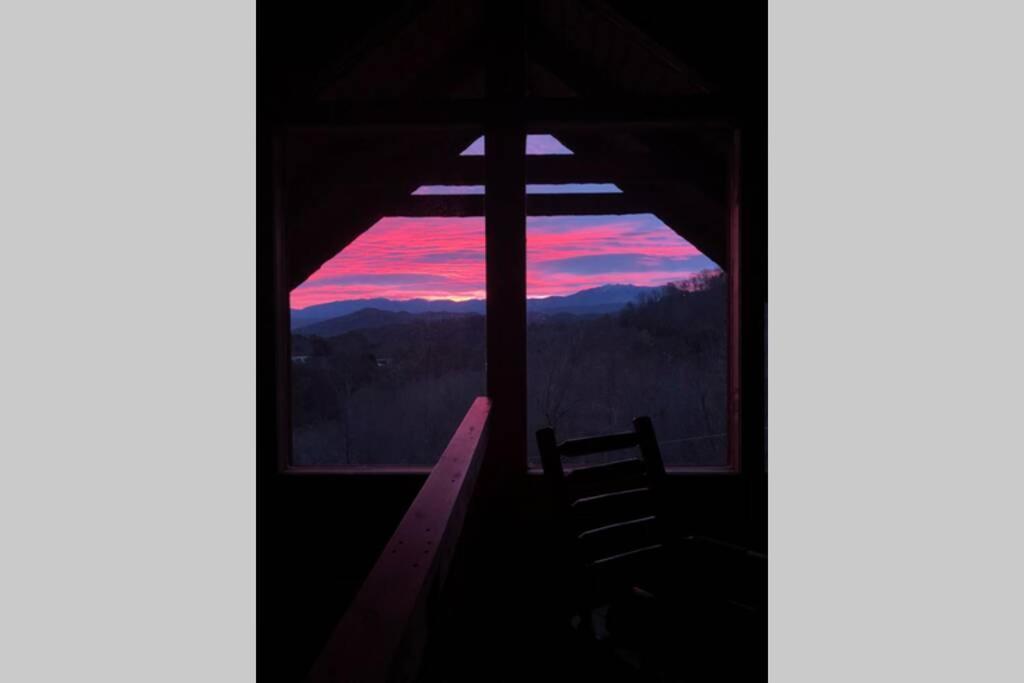 View! Private! Hot Tub,Pool Table,Fireplace,Relax! Sevierville Extérieur photo
